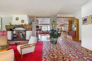 Lobby - Spacious Timmels Suite with South-Facing Balcony, Free Wellness & Pool Access (St. Leonhard in Passeier)