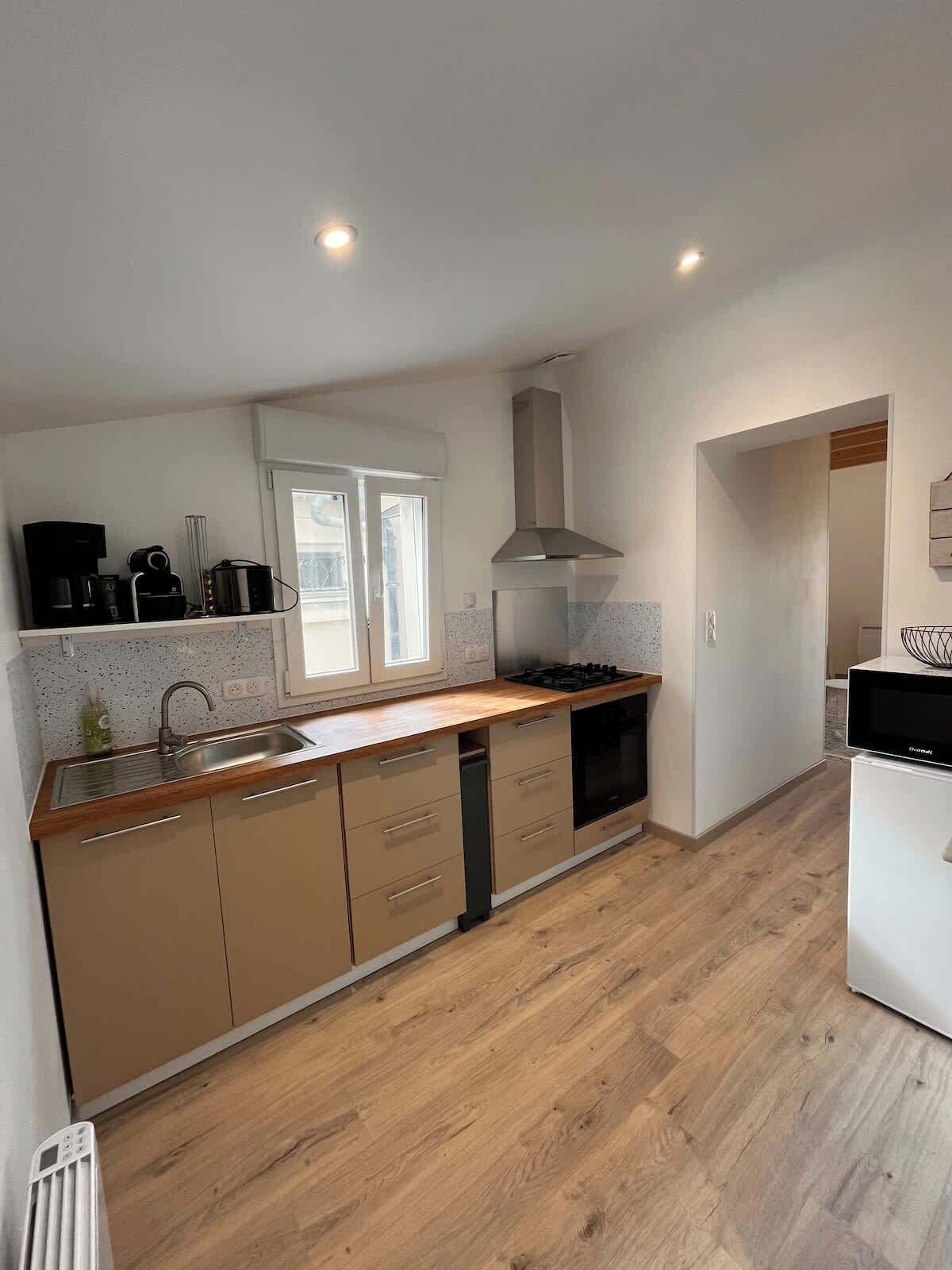 Microwave, oven, stovetop, coffee/tea maker
