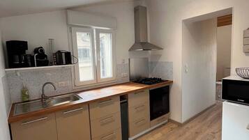 Microwave, oven, stovetop, coffee/tea maker