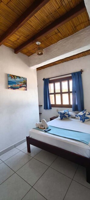 Double Room, Partial Ocean View | Soundproofing, free WiFi