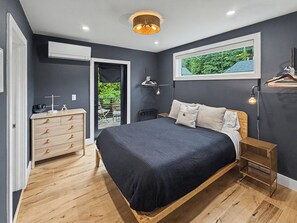 3 bedrooms, iron/ironing board, WiFi, bed sheets - Private Terrace + Mt Beacon Views + Near Roundhouse (Beacon)