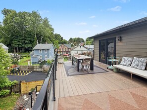 Outdoor dining - Private Terrace + Mt Beacon Views + Near Roundhouse (Beacon)