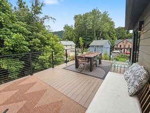Outdoor dining - Private Terrace + Mt Beacon Views + Near Roundhouse (Beacon)