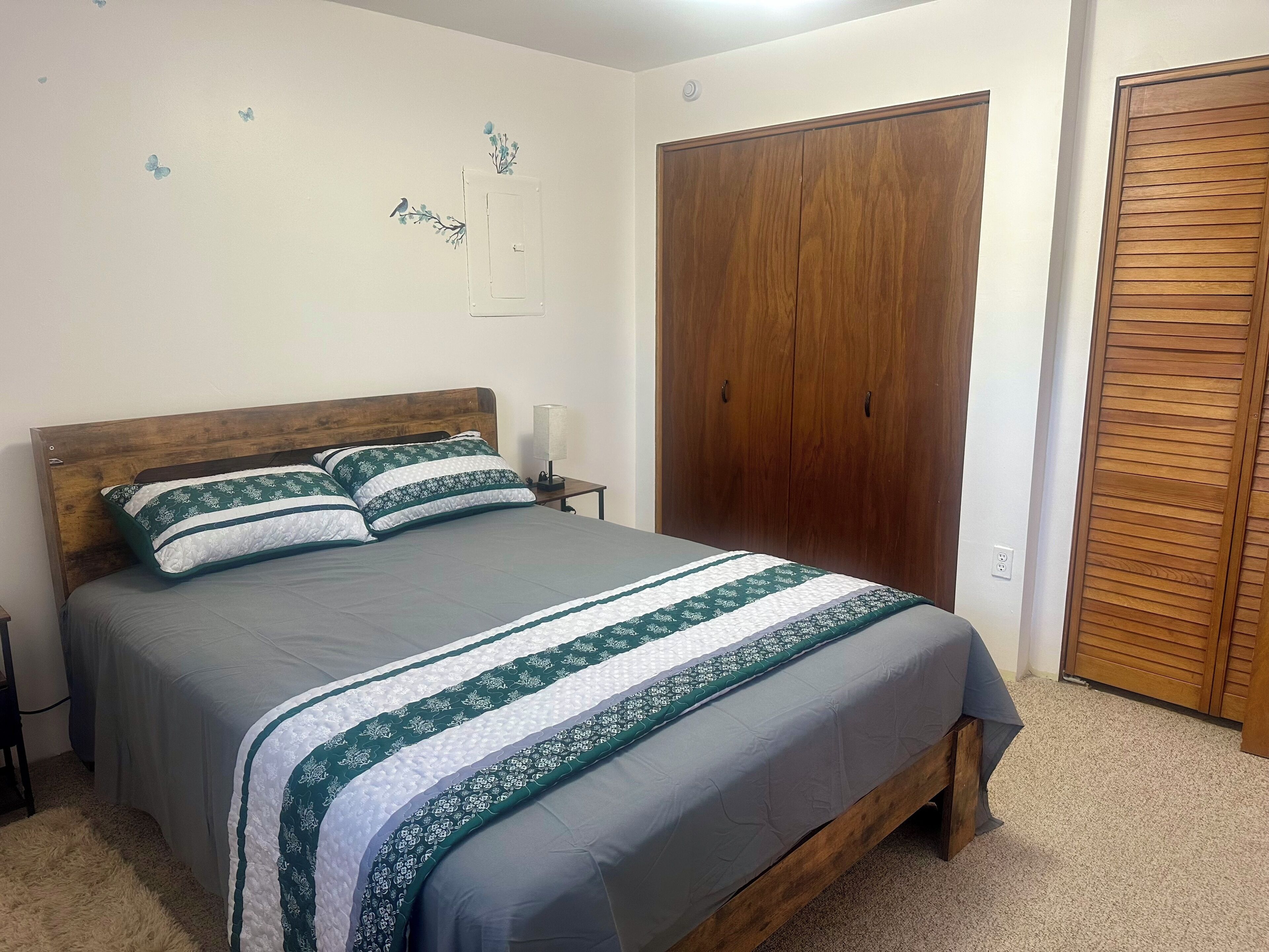 2 bedrooms, iron/ironing board, WiFi, bed sheets