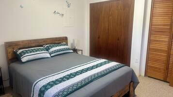 2 bedrooms, iron/ironing board, WiFi, bed sheets