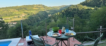 Peaceful Holiday House with Private Pool and Panoramic Views: Casa Mumu