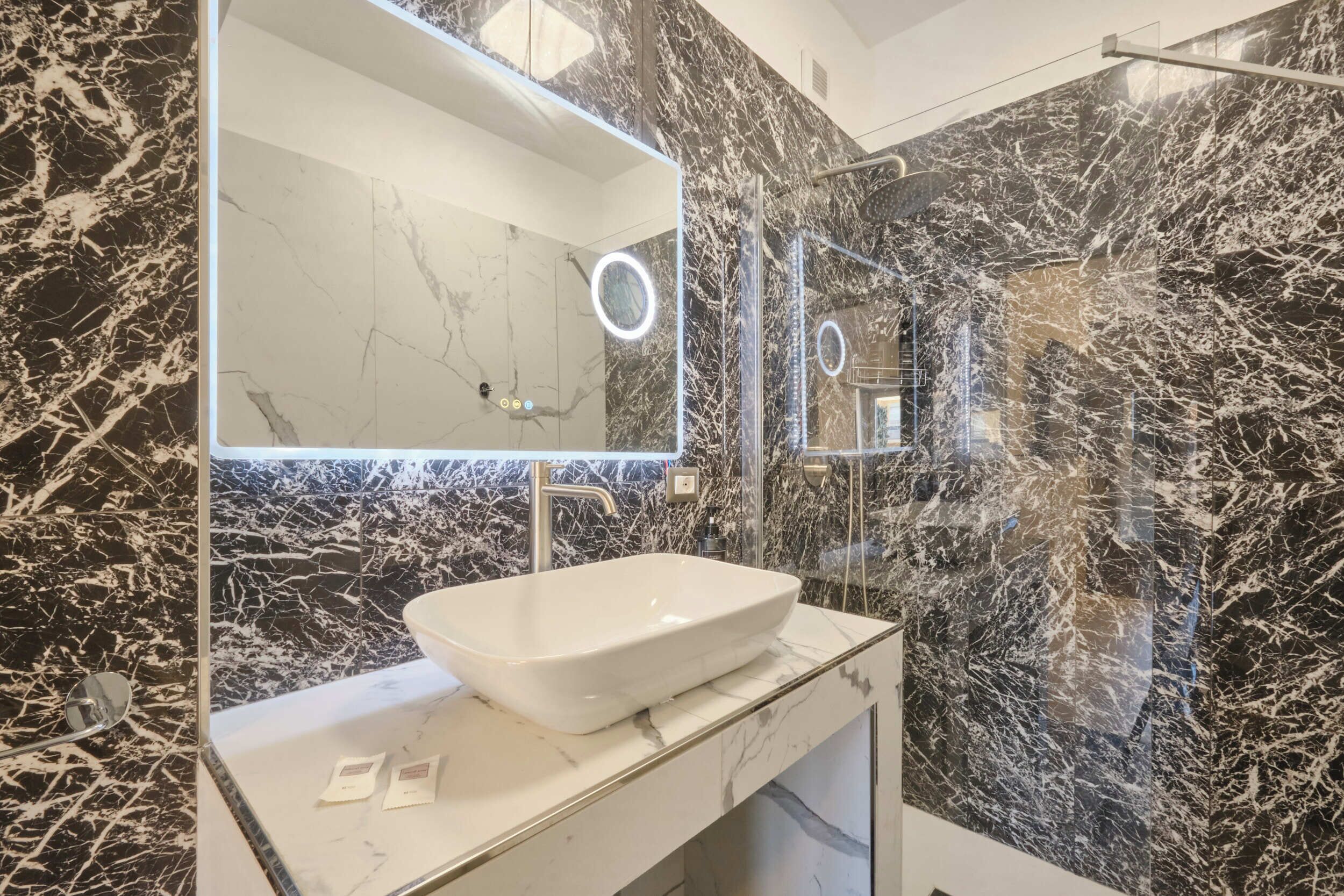 Comfort Double Room, Balcony, City View | Bathroom | Hair dryer, towels, soap, shampoo