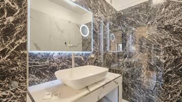 Comfort Double Room, Balcony, City View | Bathroom | Hair dryer, towels, soap, shampoo