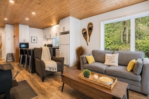Interior - Nature Immersion & Lakeside | Le Randonneur (La Minerve)