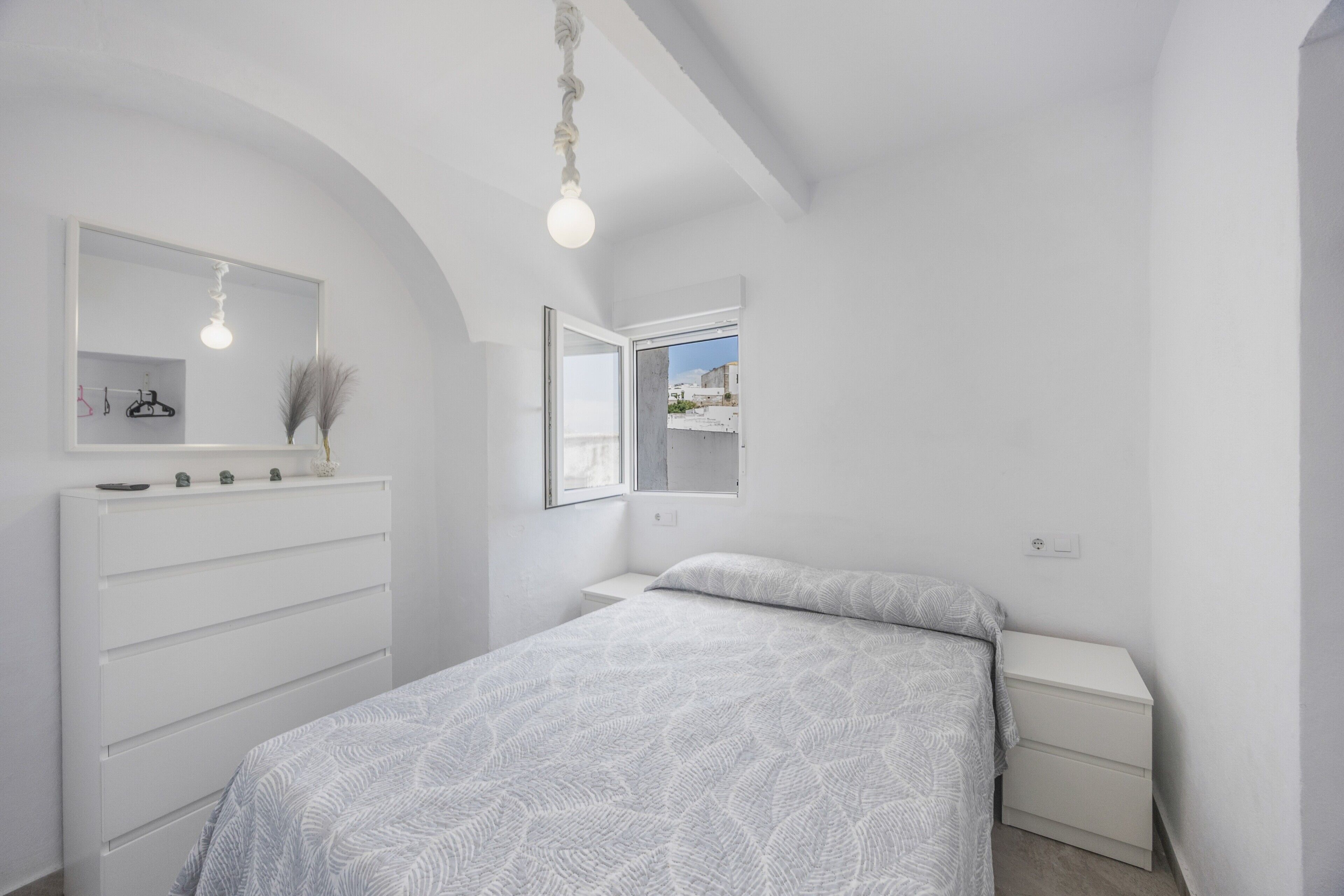 WiFi, bed sheets