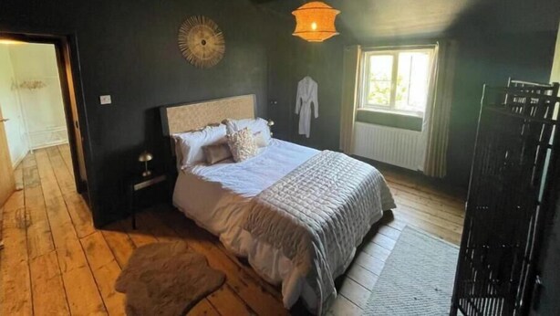 Unclassified image, 1 of 18, button - Copper Cottage – Charming Central Devizes Retreat with Secluded Garden (Devizes)