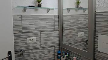 Douche, serviettes fournies