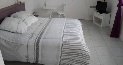 Chambre dâhĂŽtes « Le Four Ă Pains - Chambre Charlotte » avec terrasse, jardin et Wi-Fi
