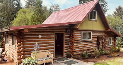 Historic 1896 Cabin Retreat on 70-Acre Private Forest