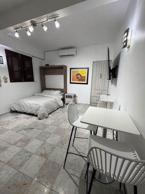 Internet, bed sheets - Central Old San Juan Studio – Close to Everything (San Juan)