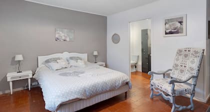 Guest Room 'Four À Pains - Marie Louise' with Shared Terrace, Garden, and Wi-Fi