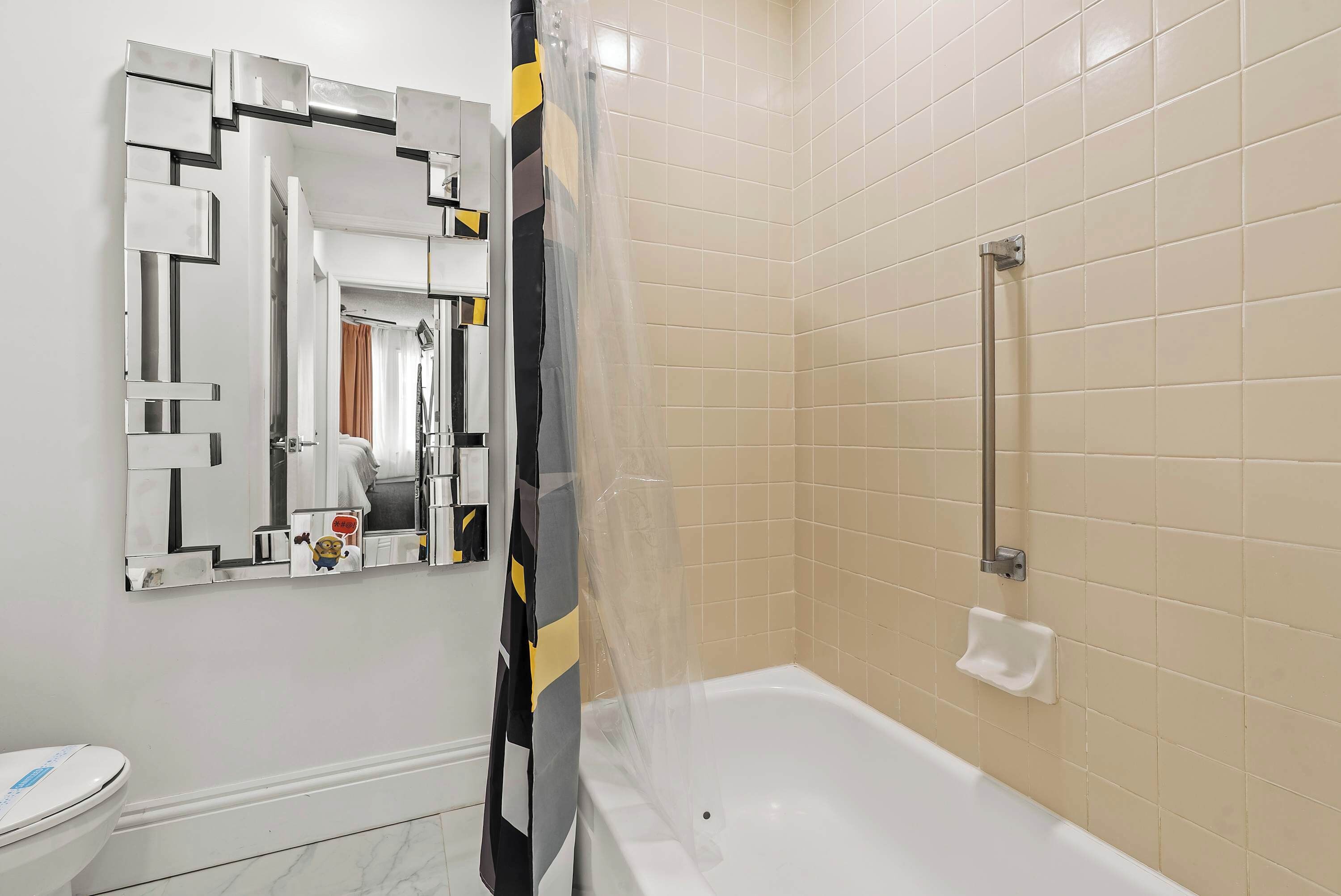 Shower, towels, shampoo
