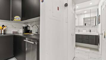 Refrigerador, microondas y cafetera y tetera