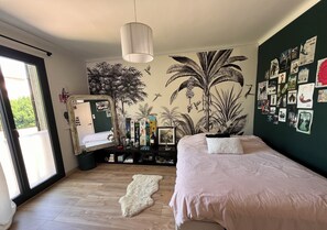 Schreibtisch, Bügeleisen/Bügelbrett, kostenloses WLAN, Bettwäsche