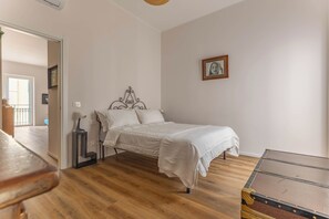 Room - Vrbo Property (Bari)