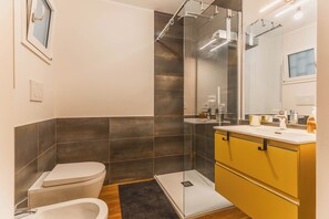 Bathroom - Vrbo Property (Bari)