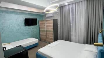 Blackout curtains, soundproofing, iron/ironing board, free WiFi
