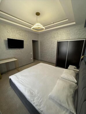 Blackout drapes, soundproofing, iron/ironing board, free WiFi - Baidala (Almaty)
