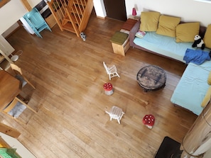 A room with a wooden floor, a sofa with cushions, a small table, a chair, and a decorative stool. - Holiday Home “Villa Pura Vida” with Private Pool, Terrace and Wi-Fi (Lit-et-Mixe)