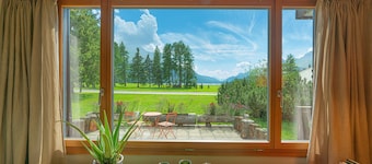 Chesa Tscheppa 1 – Apartment with Lake View & Garden Terrace