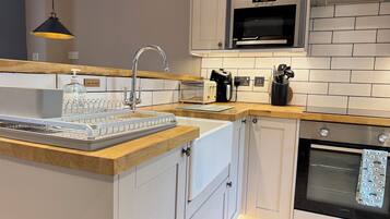 Cookware/dishes/utensils