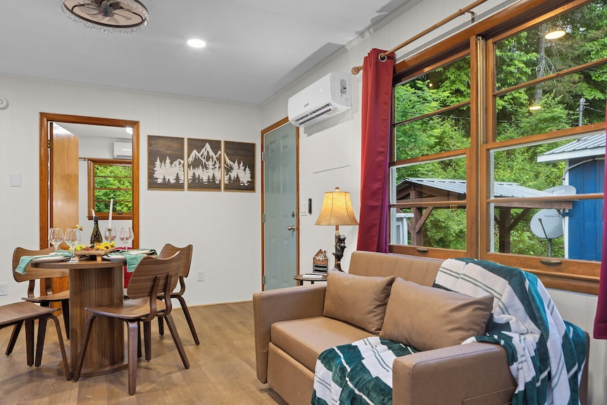 Bryson City Cabin · Sleeps 5 · Pets Ok · Fire Pit - Sylva, NC