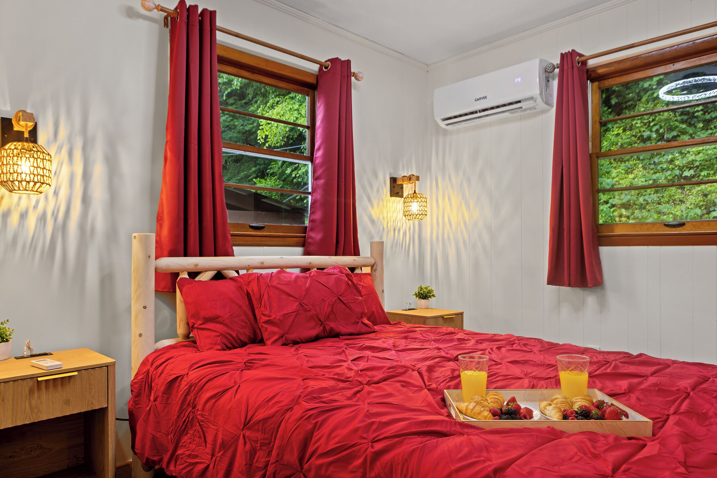 Free WiFi, bed sheets