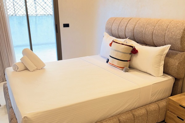 Premium bedding, pillowtop beds, WiFi (free), bed sheets
