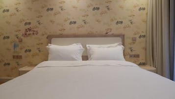 Literie de qualité supérieure, surmatelas, lits bébé (gratuits)