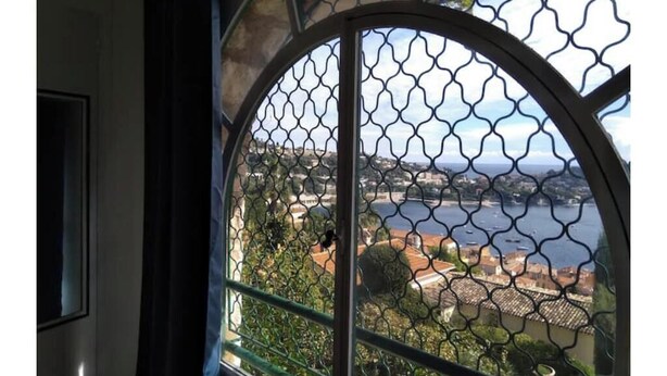 Unclassified image, 1 of 13, button - At Marie's (Villefranche sur mer)