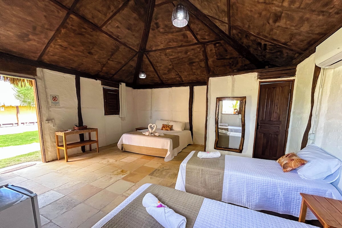 Bungalow tiện nghi đơn giản, quang cảnh một góc biển | Màn/rèm cản sáng, truy cập Internet không dây miễn phí 