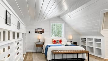 Iron/ironing board, travel crib, WiFi, bed sheets