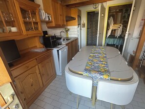 Private kitchen - Vrbo Property (Saint-Cyprien)