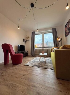 Living area - Stylish apartment by the marina + parking space (Bremerhaven)