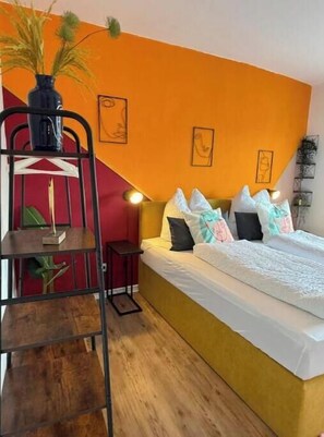 1 bedroom, WiFi, bed sheets - Stylish apartment by the marina + parking space (Bremerhaven)