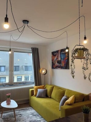 Living area - Stylish apartment by the marina + parking space (Bremerhaven)