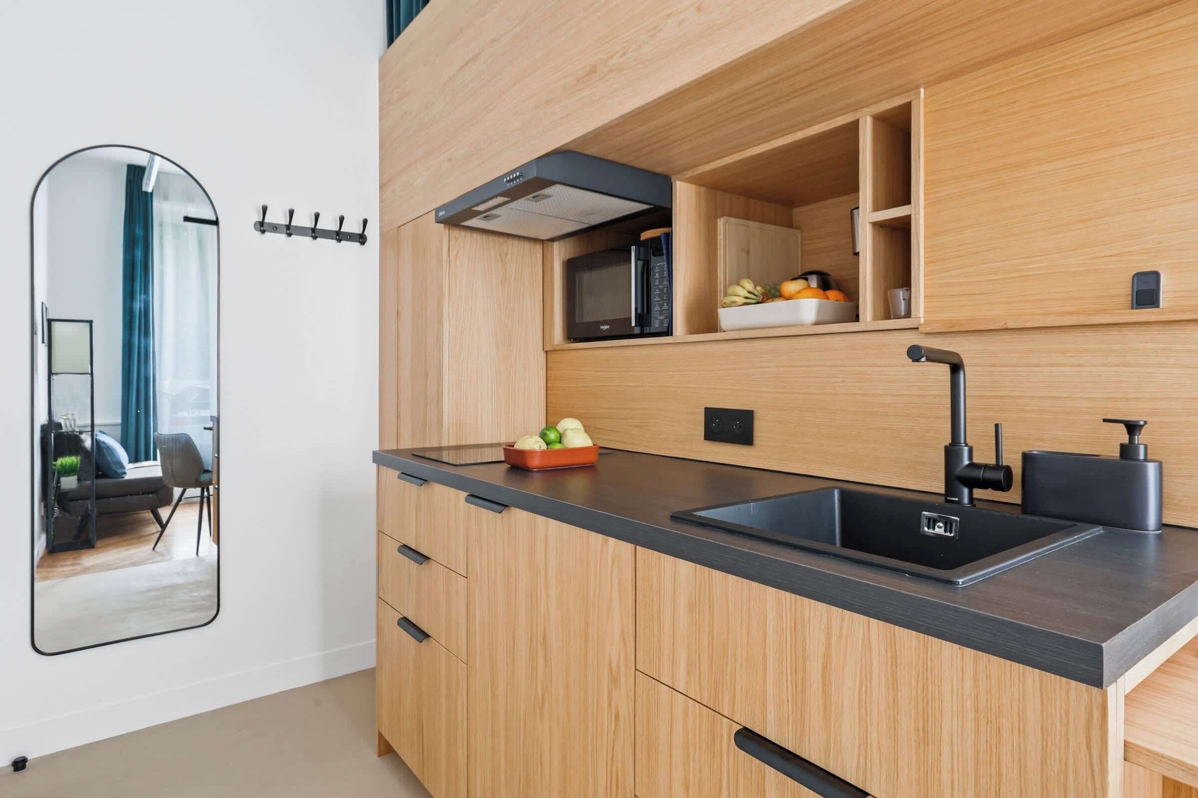 Coffee/tea maker, fridge, microwave, oven