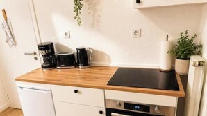 Private kitchen - FamilyApartment Central at the marina + parking lot (Bremerhaven)