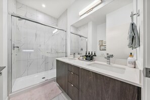 Towels, soap, toilet paper - Central 3BR Townhome | Near WEM | Family Friendly (Edmonton)