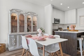 Dining - Central 3BR Townhome | Near WEM | Family Friendly (Edmonton)