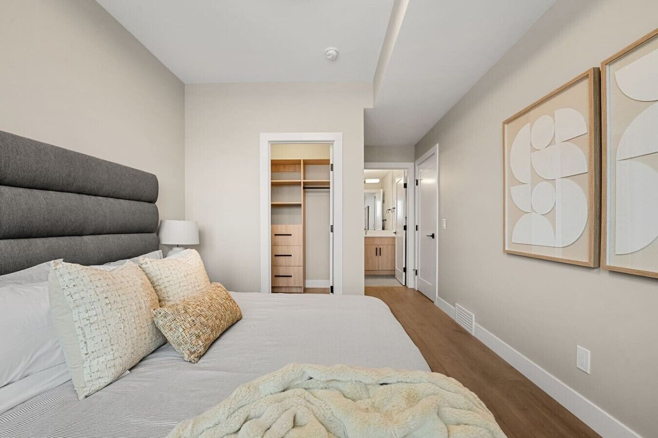 4 bedrooms, desk, iron/ironing board, WiFi