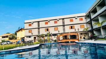 3 piscinas externas