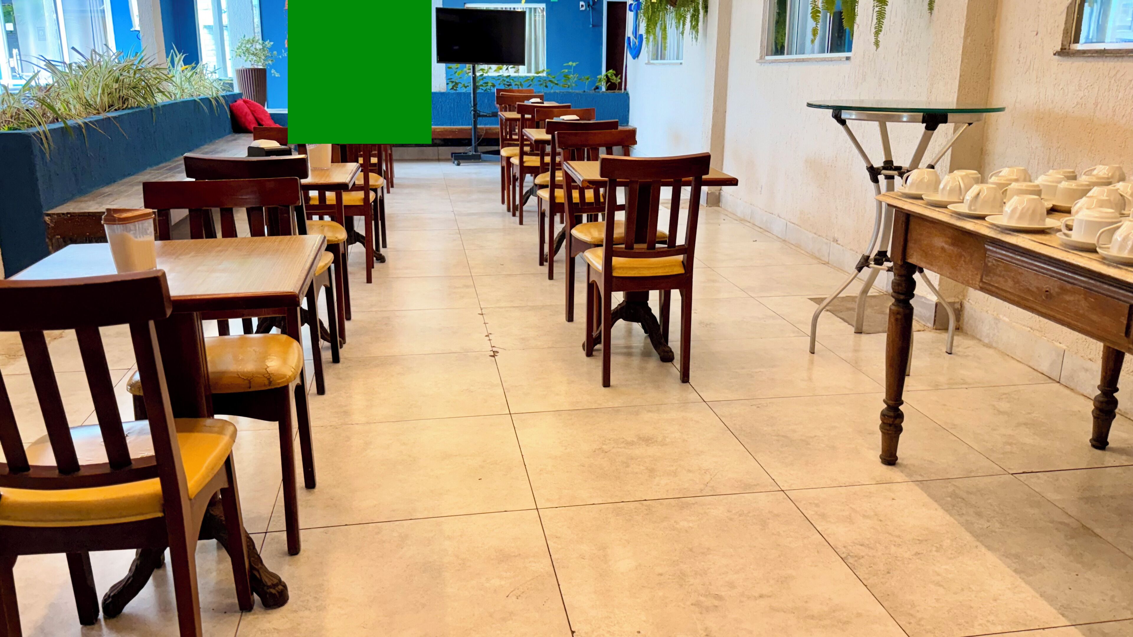 Café da manhã com buffet grátis todos os dias