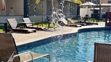 3 piscinas externas