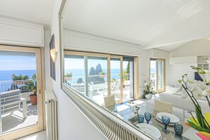 Smart TV - Wonderful Sea View Apartment (Genova)